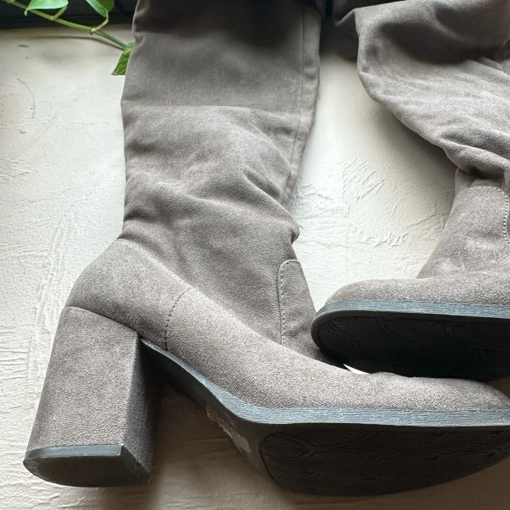 SO Stylish Women's Knee-High Boots Gray Faux Suede Flirty Sexy Size 8.5